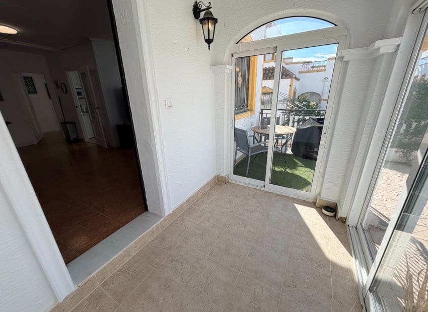 Casa de 3 habitaciones en Orihuela en venta con piscina - 180.000 € (Ref: 10175787)