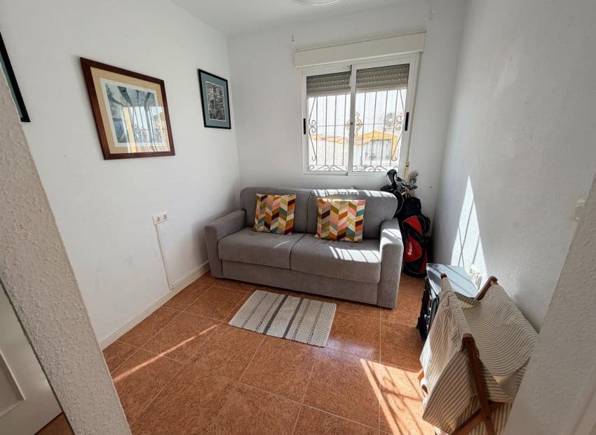 Casa de 3 habitaciones en Orihuela en venta con piscina - 180.000 € (Ref: 10175787)