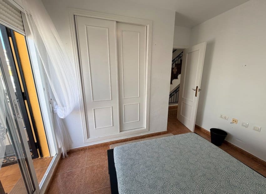 Casa de 3 habitaciones en Orihuela en venta con piscina - 180.000 € (Ref: 10175787)