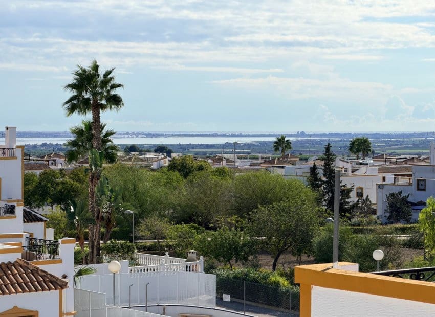 Casa de 3 habitaciones en Orihuela en venta con piscina - 180.000 € (Ref: 10175787)