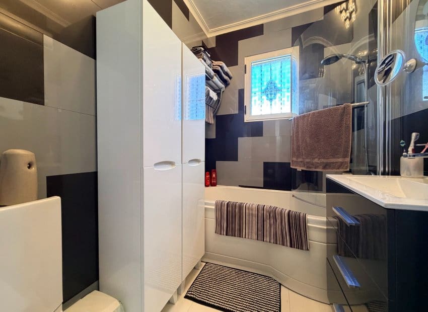 3 makuuhuone Omakotitalo myytävänä paikassa Vistabella mukana uima-altaan - 197 900 € (Ref: 10175788)