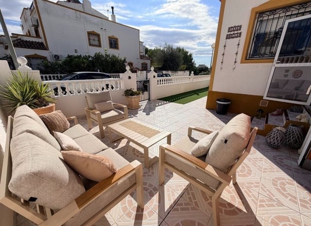 3 makuuhuone Omakotitalo myytävänä paikassa Vistabella, Orihuela mukana uima-altaan - 197 900 € (Ref: 10175788)