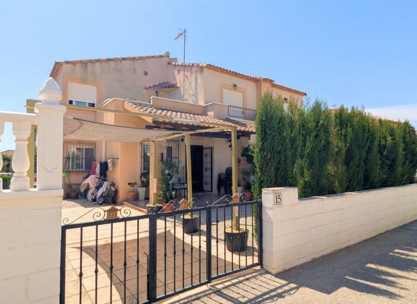 3 slaapkamer Huis te koop in Lo Crispin met zwembad - € 189.000 (Ref: 10175789)