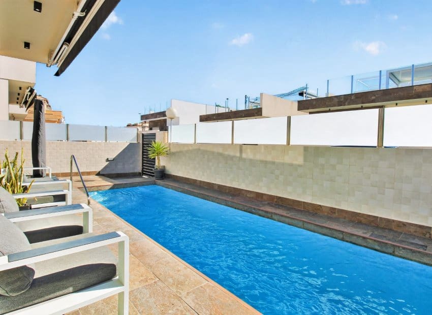 4 slaapkamer Villa te koop in Villamartin met zwembad garage - € 469.995 (Ref: 10175790)