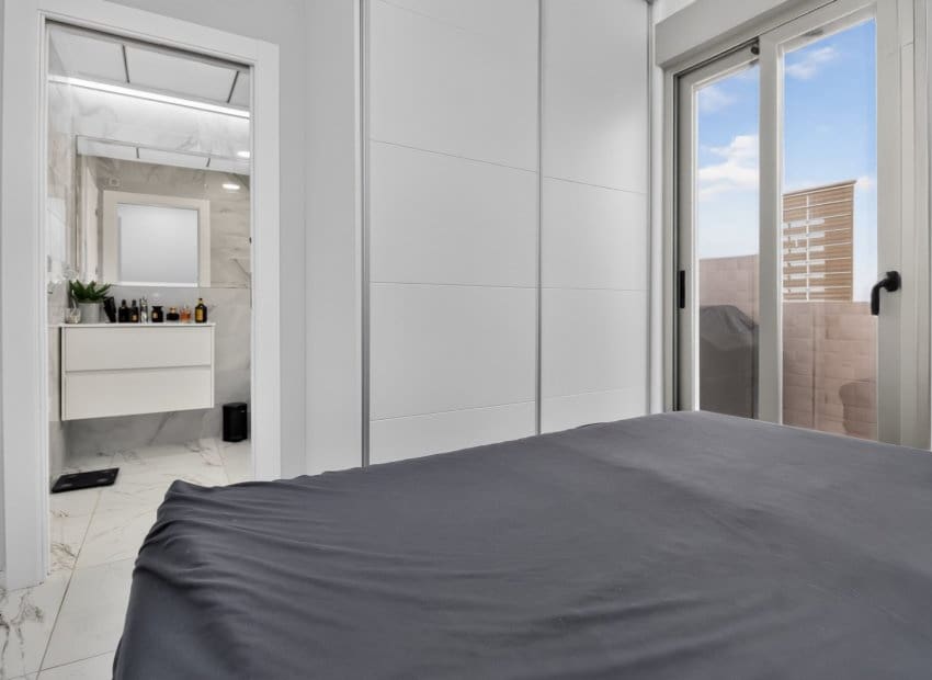 4 slaapkamer Villa te koop in Villamartin met zwembad garage - € 469.995 (Ref: 10175790)