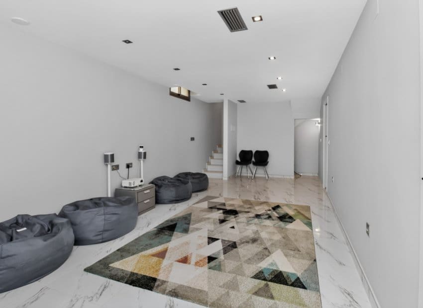 4 slaapkamer Villa te koop in Villamartin met zwembad garage - € 469.995 (Ref: 10175790)
