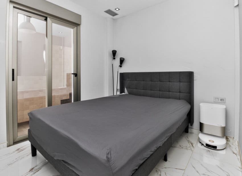 4 slaapkamer Villa te koop in Villamartin met zwembad garage - € 469.995 (Ref: 10175790)