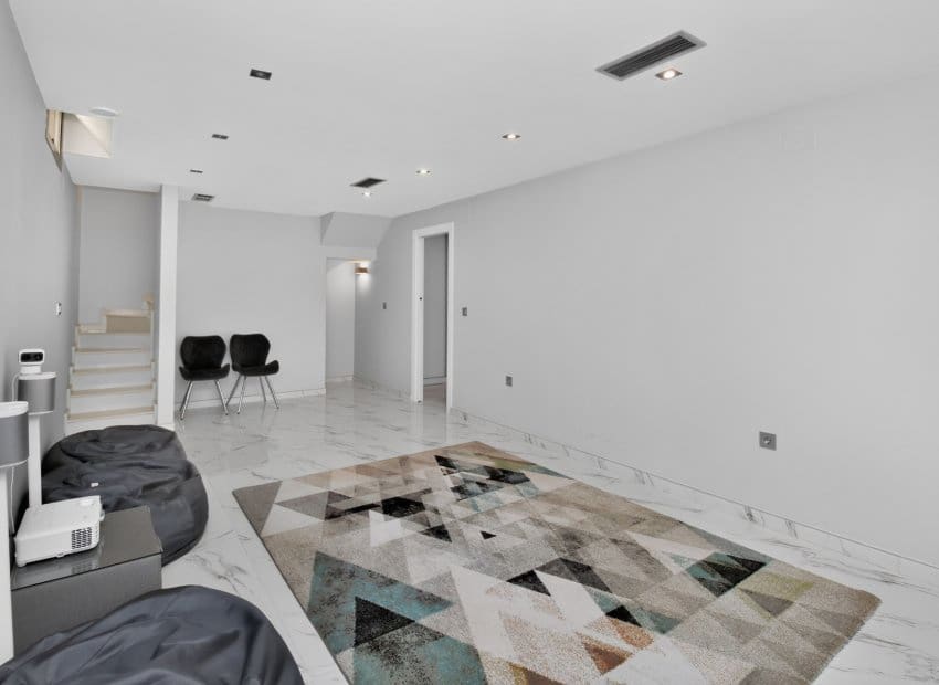 4 slaapkamer Villa te koop in Villamartin met zwembad garage - € 469.995 (Ref: 10175790)