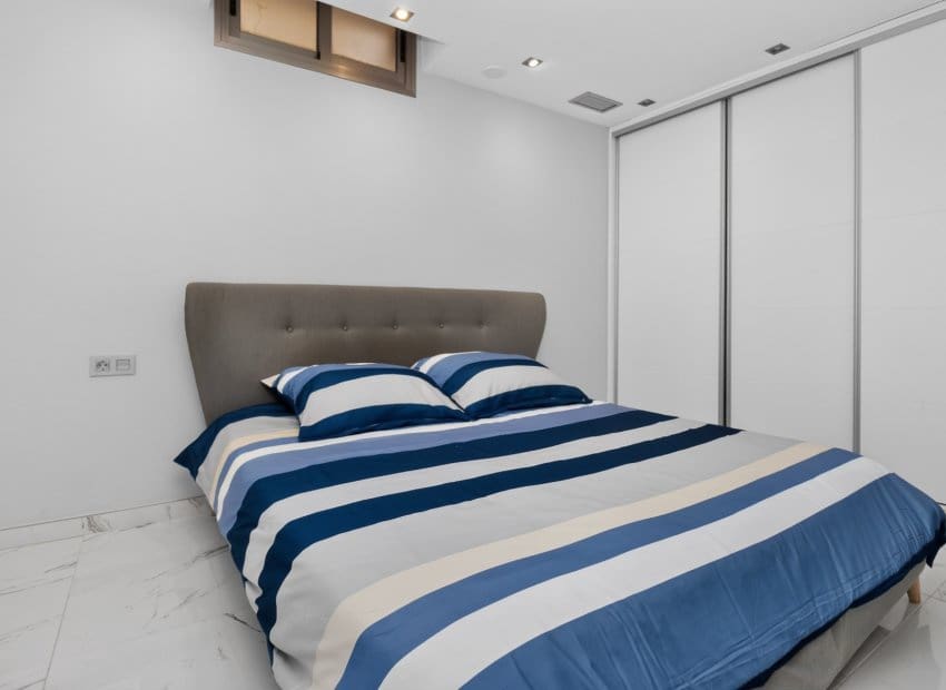 4 slaapkamer Villa te koop in Villamartin met zwembad garage - € 469.995 (Ref: 10175790)
