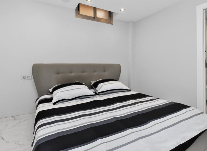 4 slaapkamer Villa te koop in Villamartin met zwembad garage - € 469.995 (Ref: 10175790)