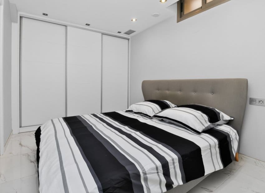 4 slaapkamer Villa te koop in Villamartin met zwembad garage - € 469.995 (Ref: 10175790)