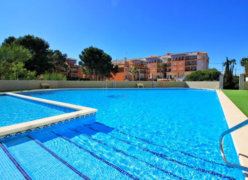 3 Zimmer Apartment zu verkaufen in Playa Flamenca mit Pool Garage - 169.000 € (Ref: 10175792)