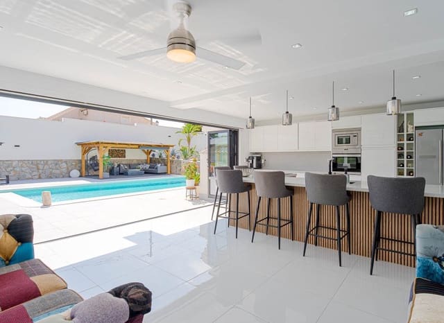 3 Zimmer Villa zu verkaufen in Las Filipinas mit Pool - 770.000 € (Ref: 10175794)