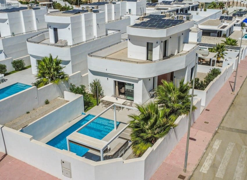 4 soverom Villa til salgs i Ciudad Quesada med svømmebasseng garasje - € 650 000 (Ref: 10175798)