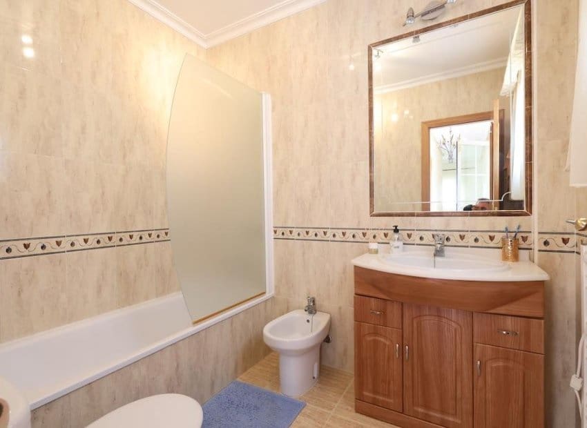 3 sypialnia Willa na sprzedaż w Filipinas z basenem garażem - 360 000 € (Ref: 10175801)