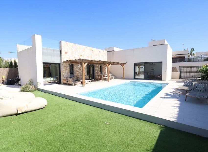 Chalet de 3 habitaciones en Algorfa en venta con piscina - 620.000 € (Ref: 10175802)