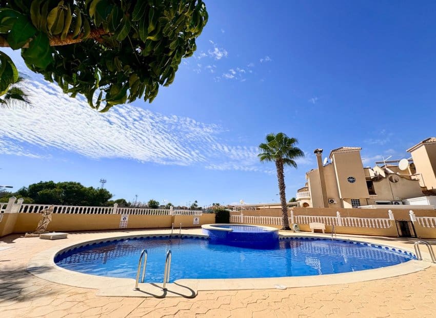 3 chambre Appartement à vendre à Playa Flamenca avec piscine - 225 000 € (Ref: 10175806)
