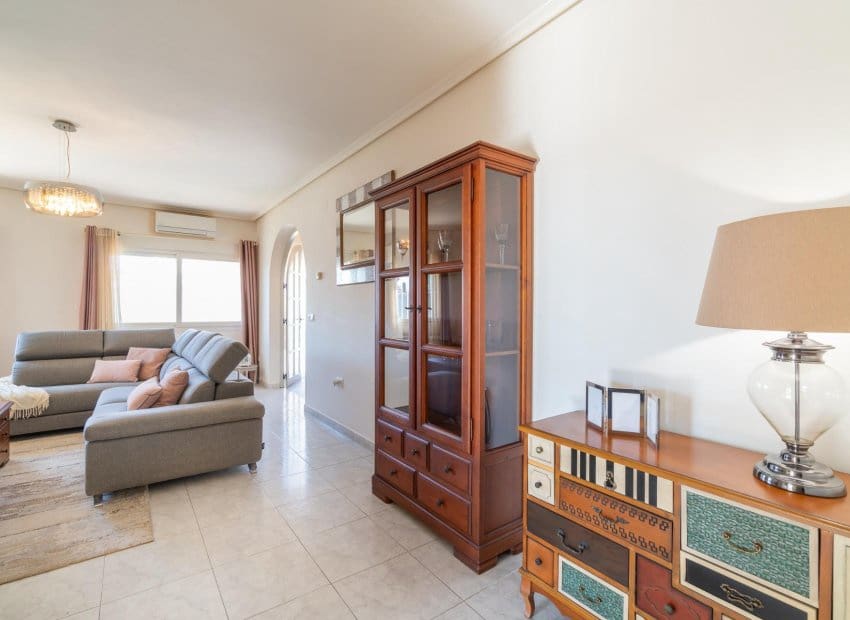 3 soverom Villa til salgs i Playa Flamenca med svømmebasseng garasje - € 520 000 (Ref: 10175811)