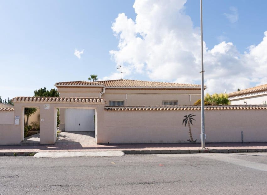 3 soverom Villa til salgs i Playa Flamenca med svømmebasseng garasje - € 520 000 (Ref: 10175811)