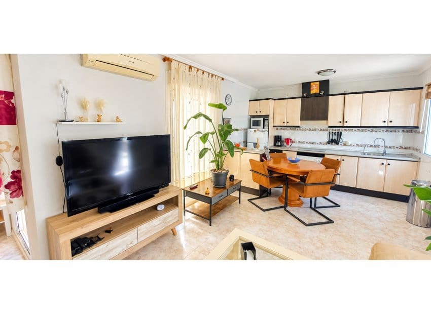 2 soverom Hus til salgs i Ciudad Quesada med svømmebasseng garasje - € 184 000 (Ref: 10175814)