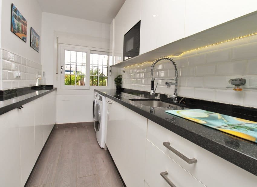3 slaapkamer Huis te koop in Villamartin met zwembad - € 289.000 (Ref: 10175820)