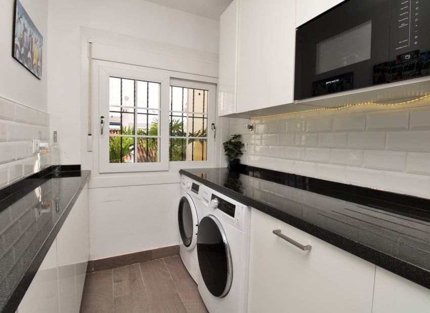 3 slaapkamer Huis te koop in Villamartin met zwembad - € 289.000 (Ref: 10175820)