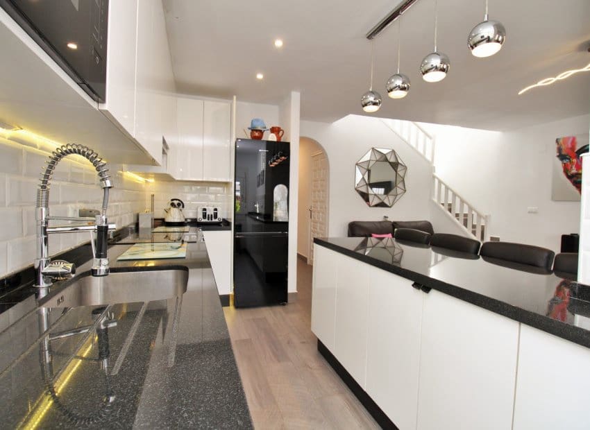 3 slaapkamer Huis te koop in Villamartin met zwembad - € 289.000 (Ref: 10175820)