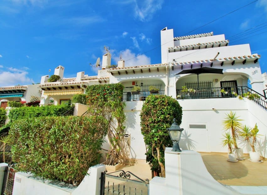 3 slaapkamer Huis te koop in Villamartin met zwembad - € 289.000 (Ref: 10175820)