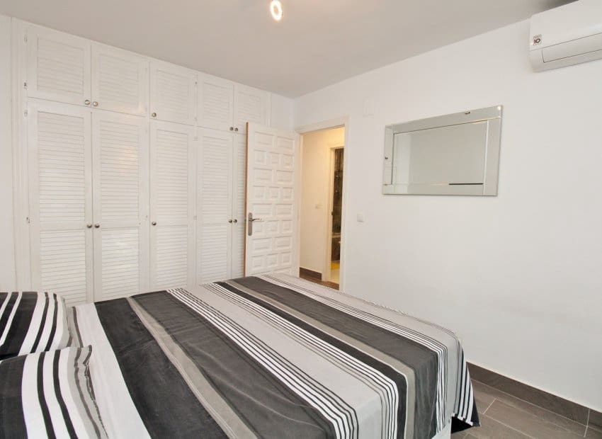 3 slaapkamer Huis te koop in Villamartin met zwembad - € 289.000 (Ref: 10175820)