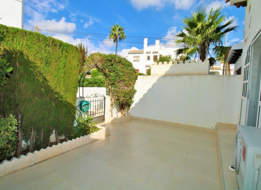 3 slaapkamer Huis te koop in Villamartin met zwembad - € 289.000 (Ref: 10175820)