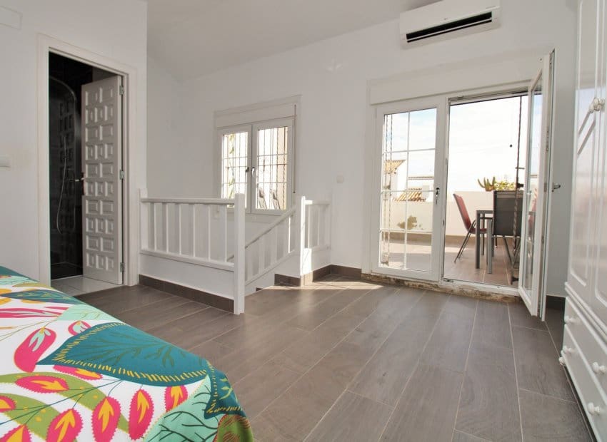 3 slaapkamer Huis te koop in Villamartin met zwembad - € 289.000 (Ref: 10175820)