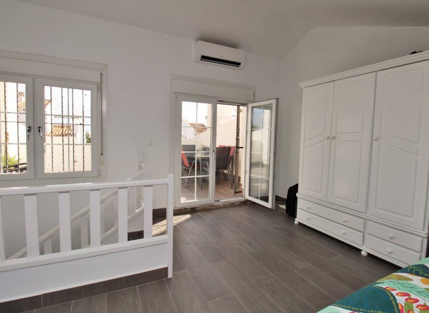 3 slaapkamer Huis te koop in Villamartin met zwembad - € 289.000 (Ref: 10175820)