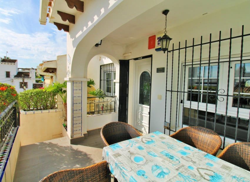 3 slaapkamer Huis te koop in Villamartin met zwembad - € 289.000 (Ref: 10175820)