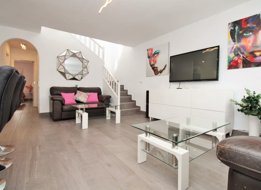 3 slaapkamer Huis te koop in Villamartin met zwembad - € 289.000 (Ref: 10175820)