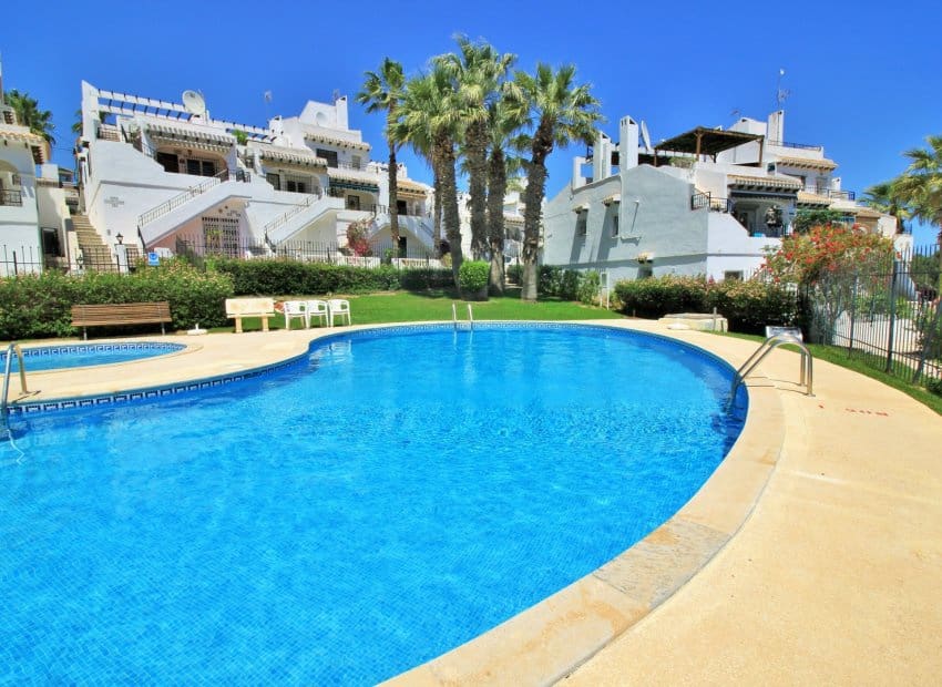 3 slaapkamer Huis te koop in Villamartin met zwembad - € 289.000 (Ref: 10175820)