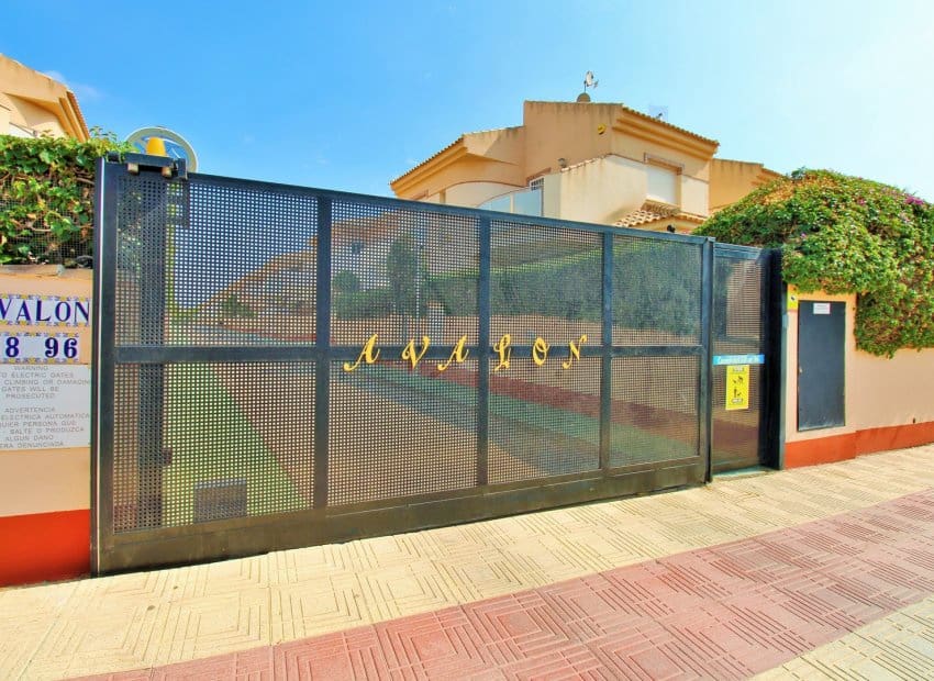 3 chambre Maison de Ville à vendre à Playa Flamenca avec piscine garage - 225 000 € (Ref: 10175821)
