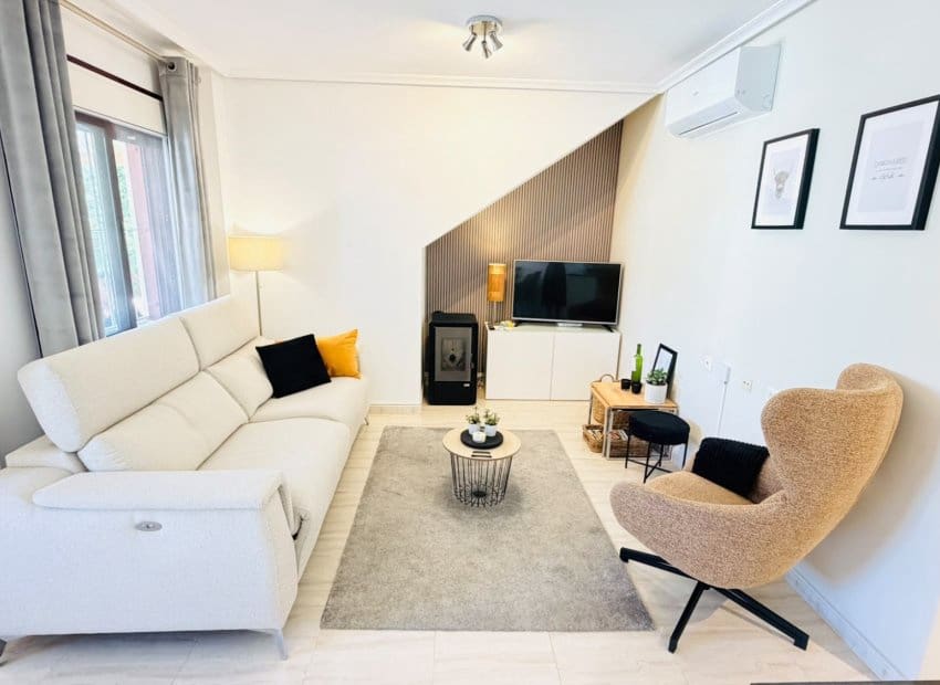 2 slaapkamer Villa te koop in Daya Vieja met zwembad - € 179.000 (Ref: 10175823)