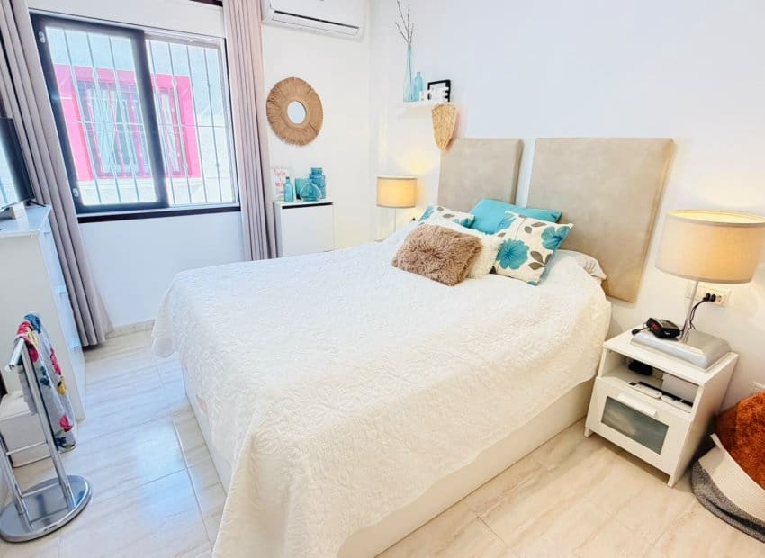 2 slaapkamer Villa te koop in Daya Vieja met zwembad - € 179.000 (Ref: 10175823)