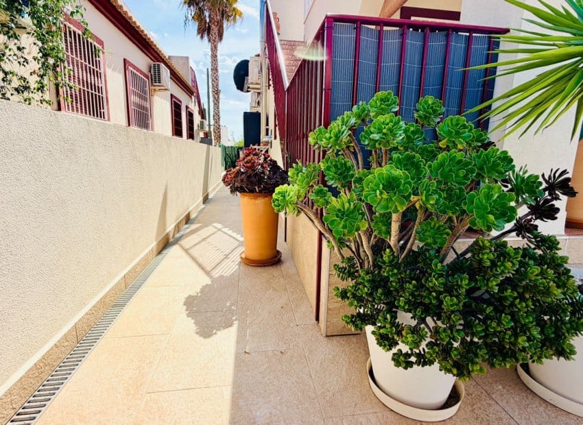 2 slaapkamer Villa te koop in Daya Vieja met zwembad - € 179.000 (Ref: 10175823)