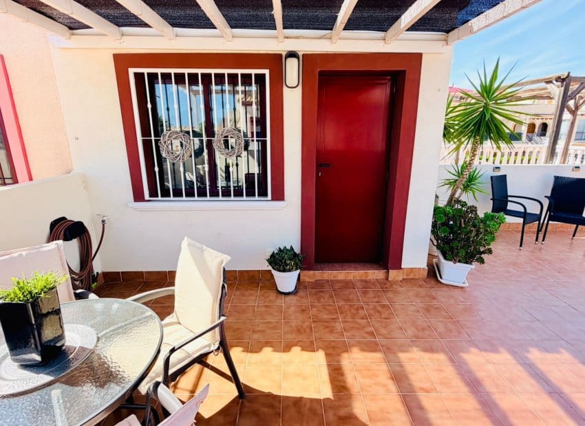 2 slaapkamer Villa te koop in Daya Vieja met zwembad - € 179.000 (Ref: 10175823)
