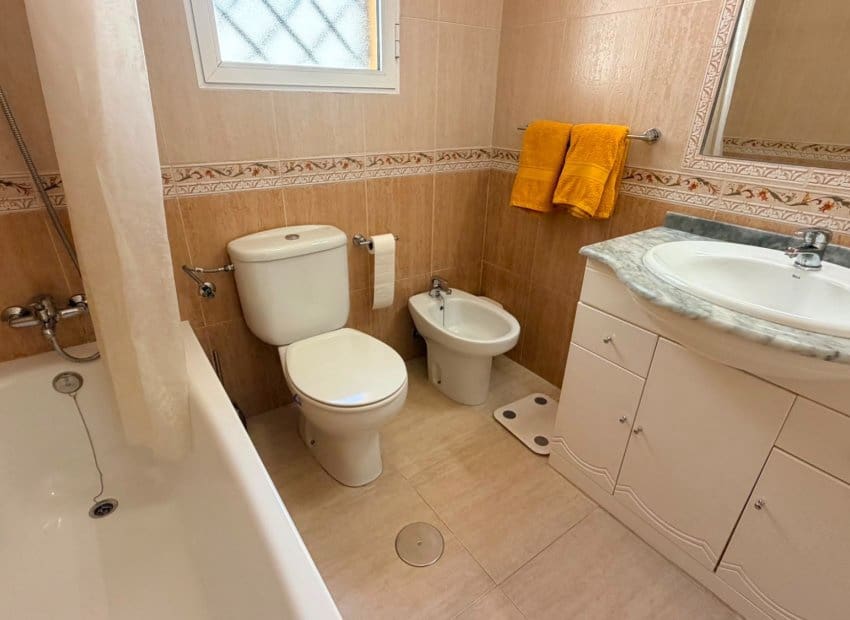 2 sypialnia Willa na sprzedaż w Los Montesinos z basenem garażem - 168 000 € (Ref: 10175825)