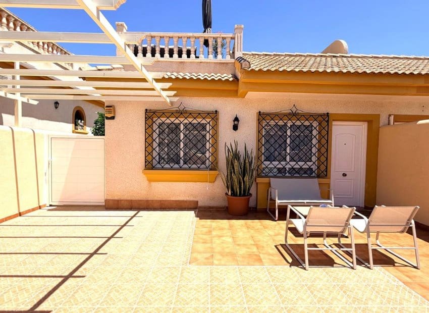 2 sypialnia Willa na sprzedaż w Los Montesinos z basenem garażem - 168 000 € (Ref: 10175825)
