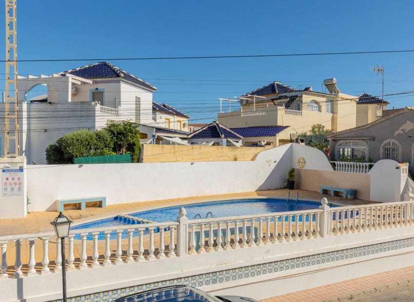 2 soverom Leilighet til salgs i Los Balcones med svømmebasseng - € 195 000 (Ref: 10175829)