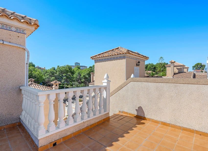 3 soveværelse Villa til salg i Villamartin med swimmingpool garage - € 265.000 (Ref: 10175832)