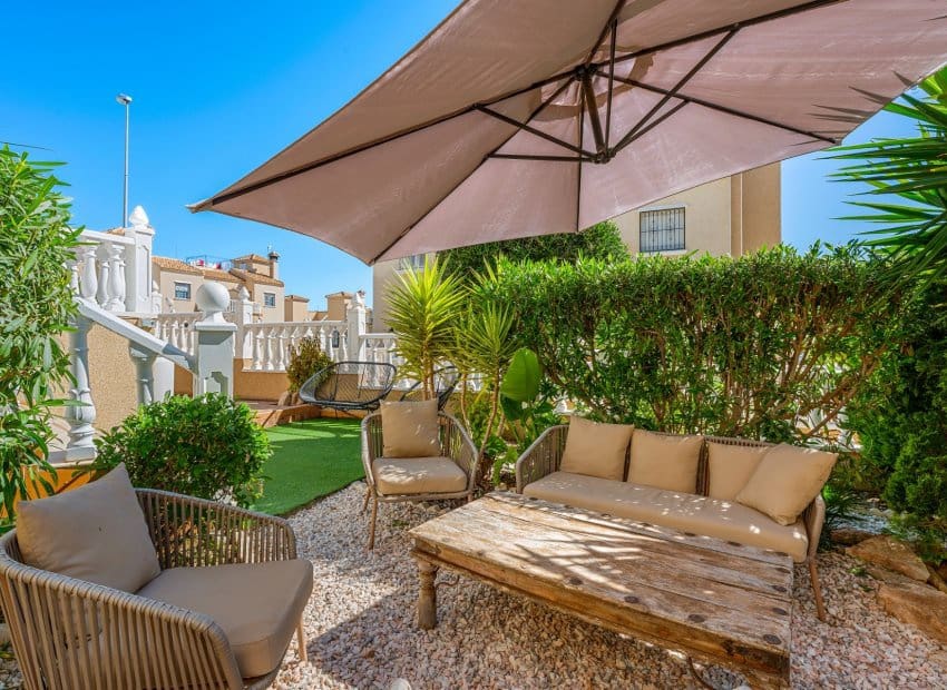 3 soveværelse Villa til salg i Villamartin med swimmingpool garage - € 265.000 (Ref: 10175832)
