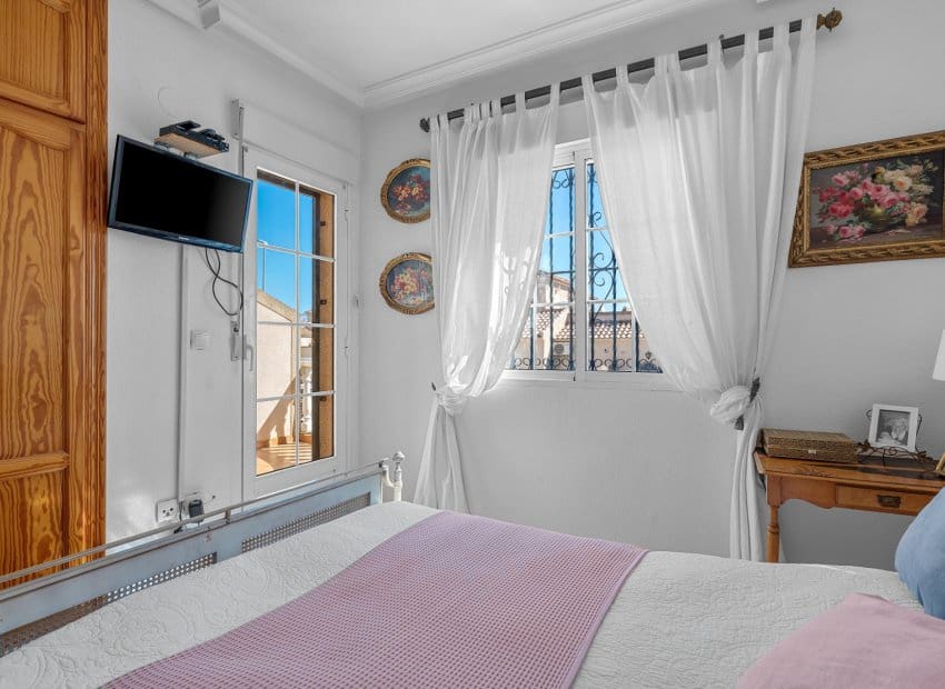 3 soveværelse Villa til salg i Villamartin med swimmingpool garage - € 265.000 (Ref: 10175832)