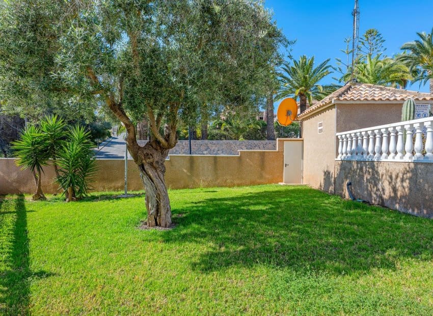 3 soveværelse Villa til salg i Villamartin med swimmingpool garage - € 265.000 (Ref: 10175832)