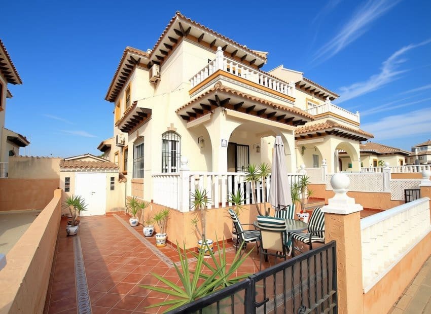 Casa de 2 habitaciones en Orihuela Costa en venta con piscina garaje - 220.000 € (Ref: 10175837)