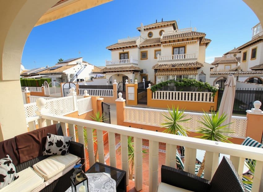 Casa de 2 habitaciones en Orihuela Costa en venta con piscina garaje - 220.000 € (Ref: 10175837)