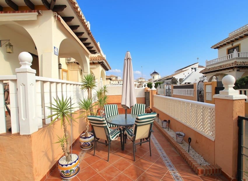Casa de 2 habitaciones en Orihuela Costa en venta con piscina garaje - 220.000 € (Ref: 10175837)